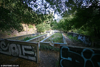 Illustration for article titled The abandoned Hollywood bunker built for Hitler